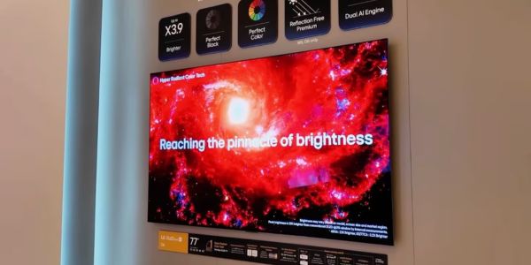 Melhor Smart TV 65 Polegadas em 2026: Guia de Compra e Review dos Modelos 1 A LG OLED C6 (Série Hyper Radiant) é um dos principais lançamentos da linha OLED da LG para 2026, apresentando uma mudança significativa na estrutura da série "C" ao dividir os modelos por tecnologia de painel conforme o tamanho.